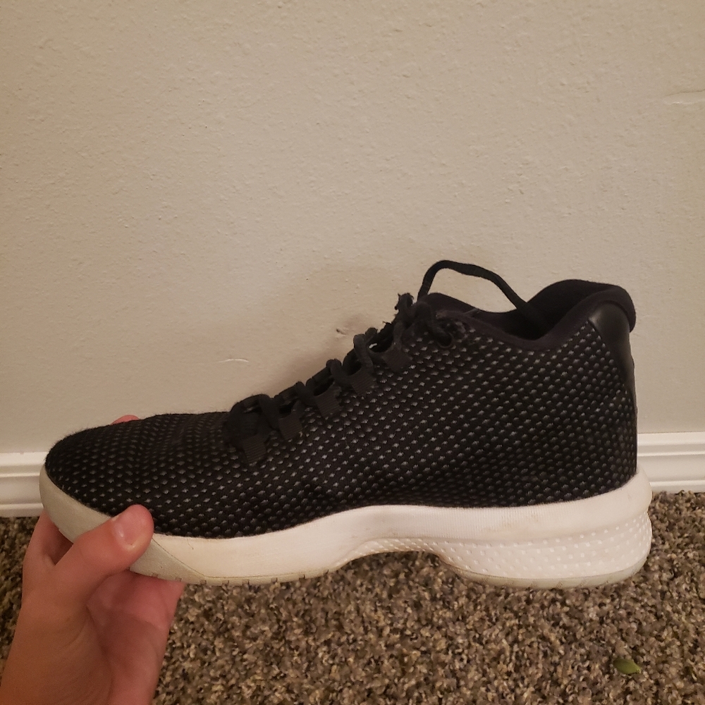 Black Jordan Basketball Shoes - Picture 8 of 9